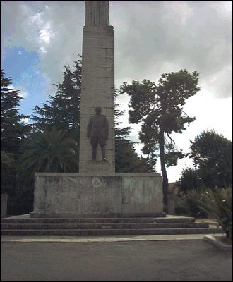 Il Monumento di Luigi Razza